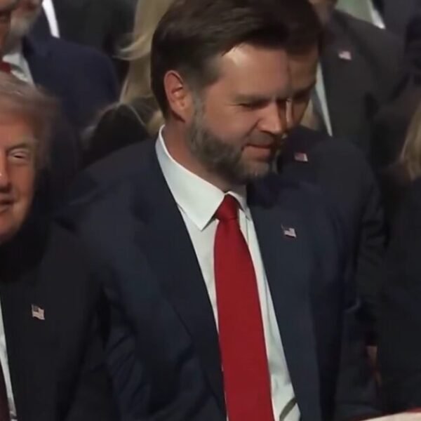 Funny Moment President Trump Passes Tic Tacs to Vance and Bessent at…