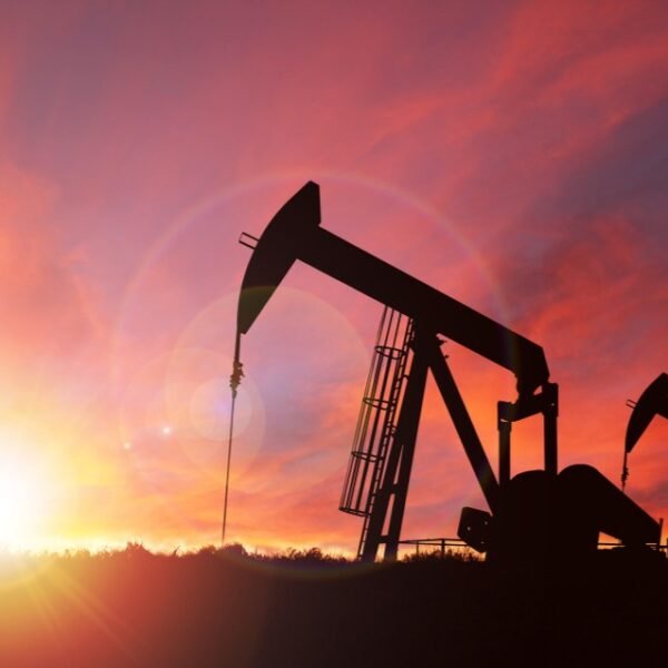Baker Hughes oil rig rely up 7 to 452