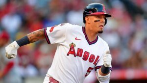 Angels’ Vaughn Grissom turns slick double play with unconventional transfer