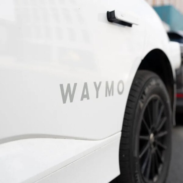 Feds demand autonomous automobile firms cease interfering with first responders