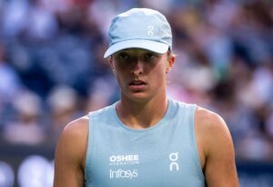 “Hateful & shameful” – Chris Evert strongly defends Iga Swiatek as Pole hits again at critics after Canadian Open win