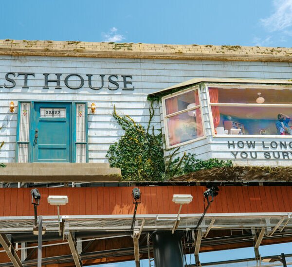 Can Netflix Save a Summer Slump With a Stunt on Sunset Boulevard?