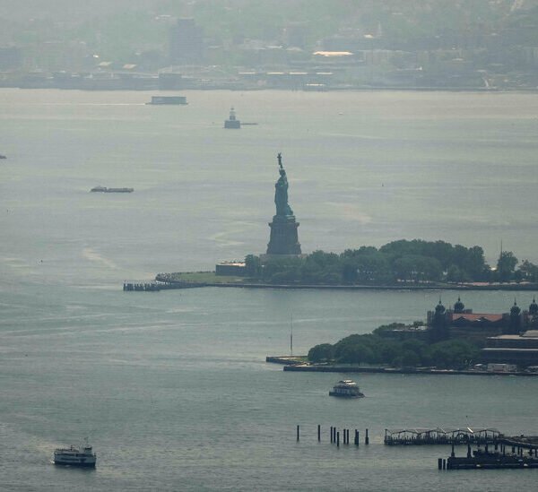 2 Die After Boat Overturns in New York Harbor, Police Say