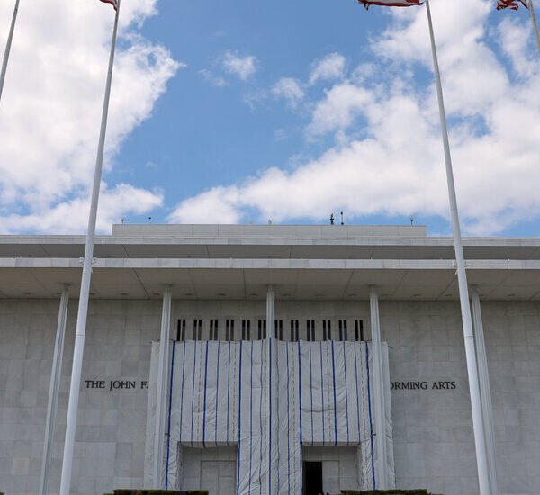 Kennedy Center Board Decides to Inscribe Trump’s Name on Building