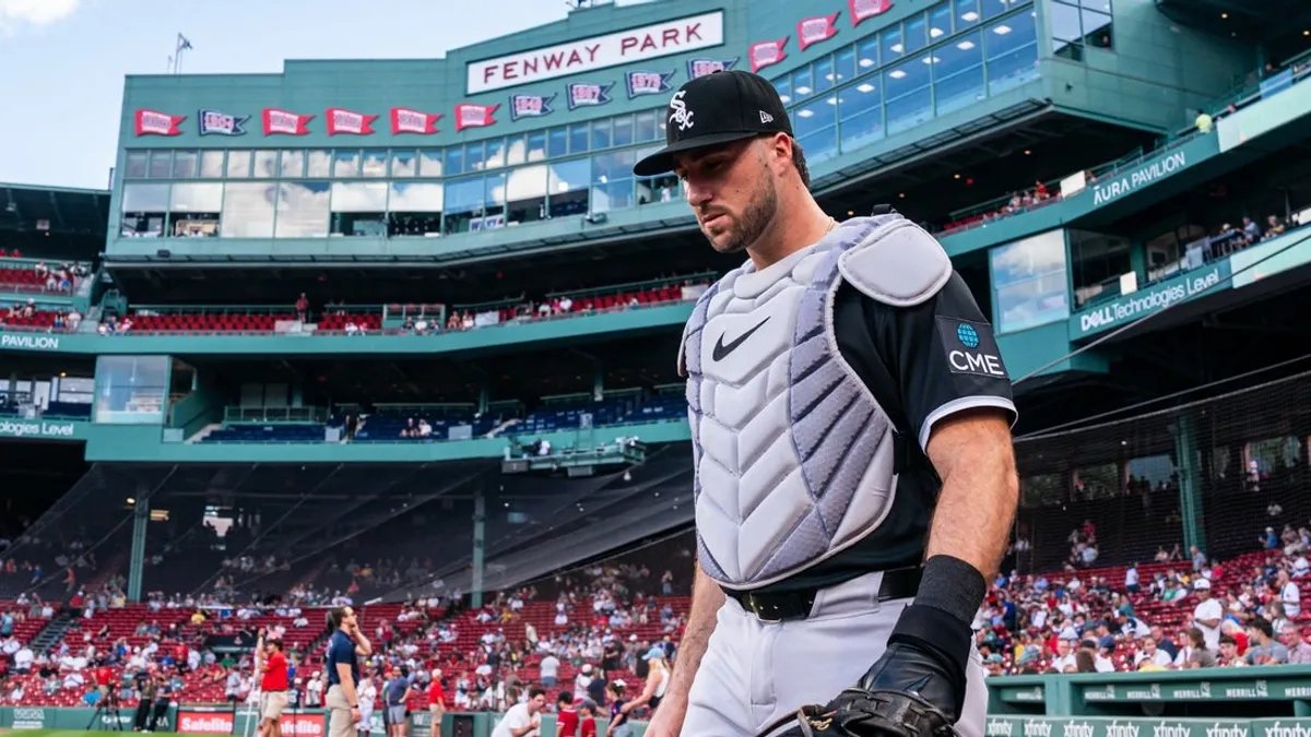 White Sox C Joey Bart sustains hand fracture on HBP