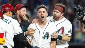 No lead is secure as Diamondbacks, Cubs enter collection finale