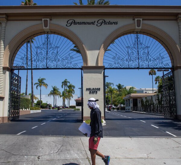 Paramount Asks States to Shoulder Costs of Delaying Warner Bros. Deal