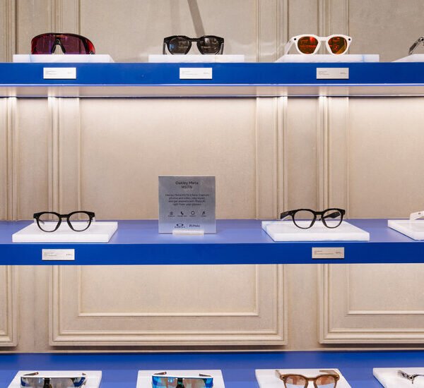 ICE Bars Its Workers From Wearing Meta’s Smart Glasses on the Job