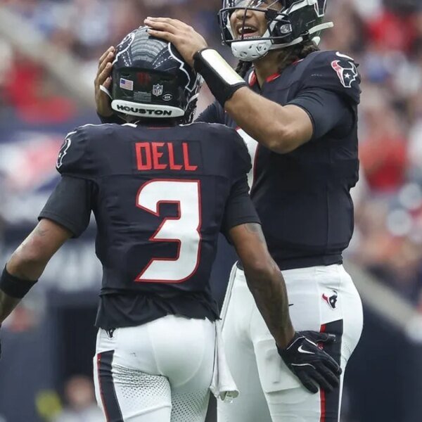 Tank Dell practices with Texans for first time since ’24