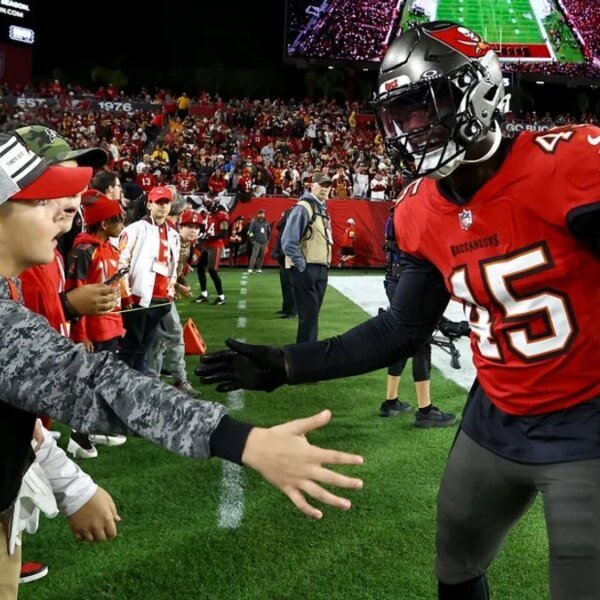Report: New Orleans native Deion Jones to signal with Saints