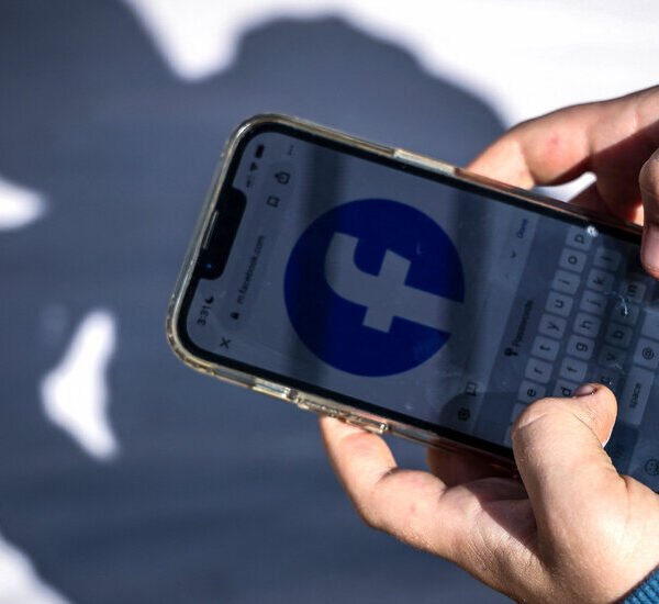 What’s Changing For Teens on Instagram and Facebook After Meta Settlement