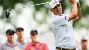 Steven Alker takes 1-stroke lead at Boeing Classic
