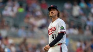 Twins go to Royals after pair of walk-off losses