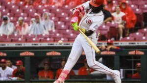 Reds wallop Pirates to take 3 of 4 in sequence
