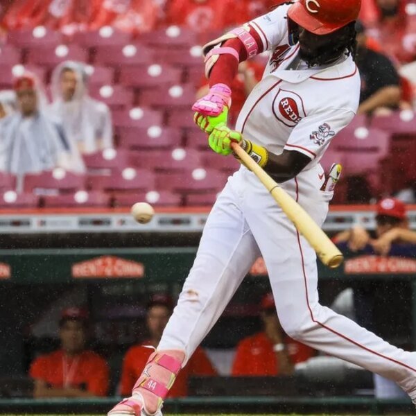 Reds wallop Pirates to take 3 of 4 in sequence