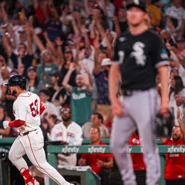 Red Sox’s bats keep sizzling, overwhelm White Sox