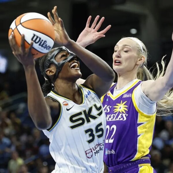 Balanced scoring effort propels Sky to win over Sparks