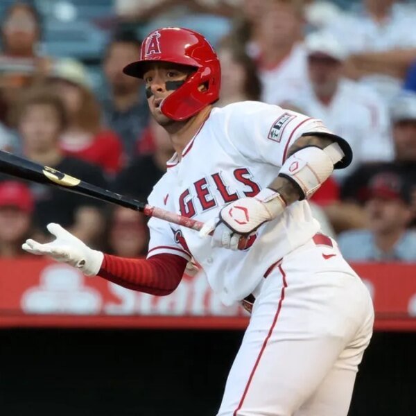 Early 3-run rally proves sufficient for Angels to down Rangers