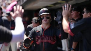 Giants use six-run fourth inning to blast Rockies