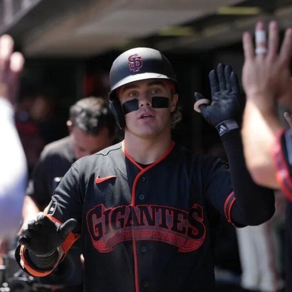 Giants use six-run fourth inning to blast Rockies
