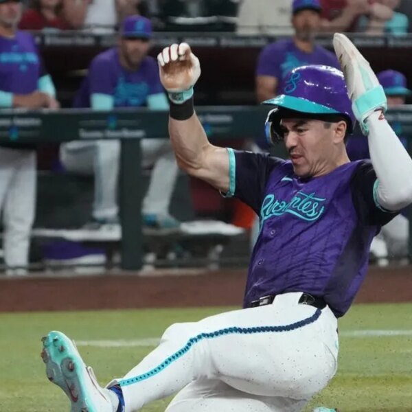 Diamondbacks rally in seventh, prime Reds to maintain tempo in wild-card race