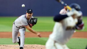 Braves edge Brewers in Little League Classic