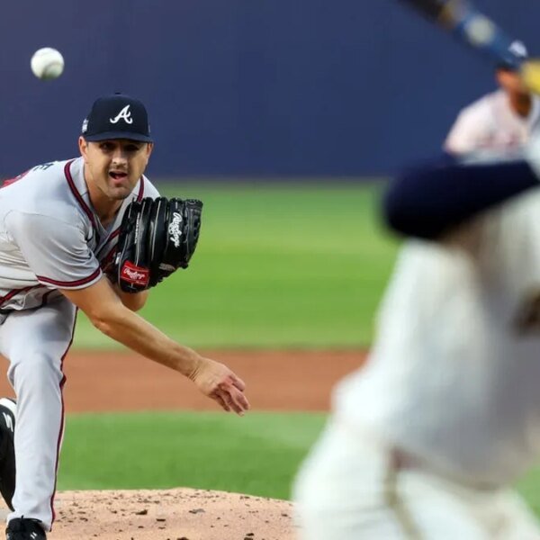 Braves edge Brewers in Little League Classic