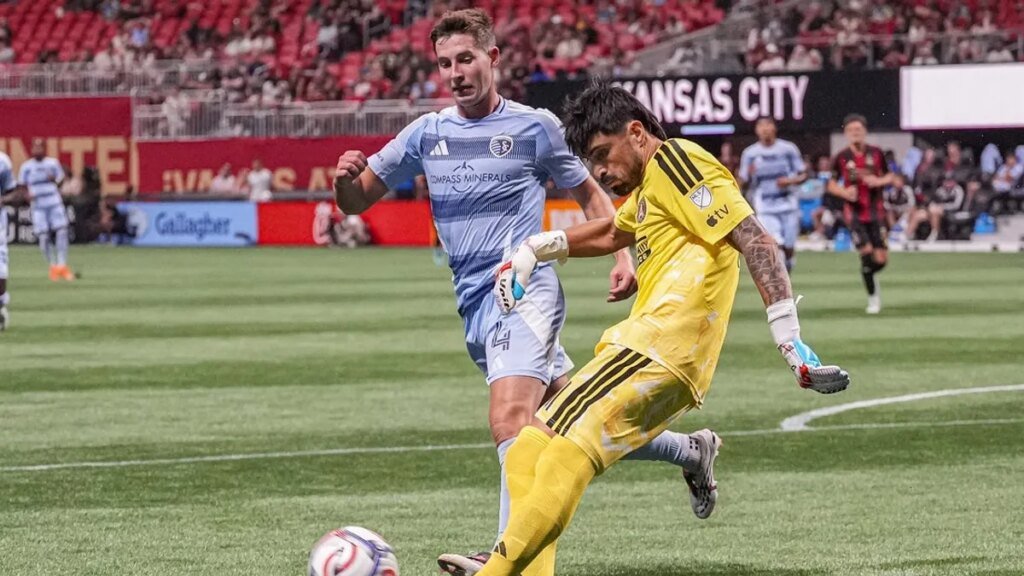 Surging Atlanta goals to maintain Charlotte at bay
