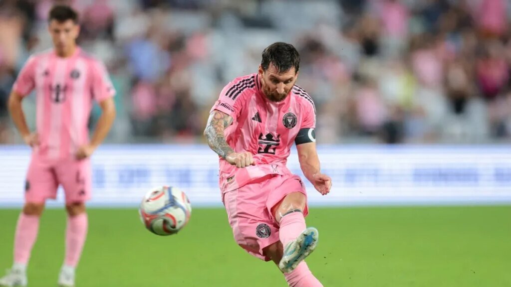 Lionel Messi scores 4 as Inter Miami routs Montreal
