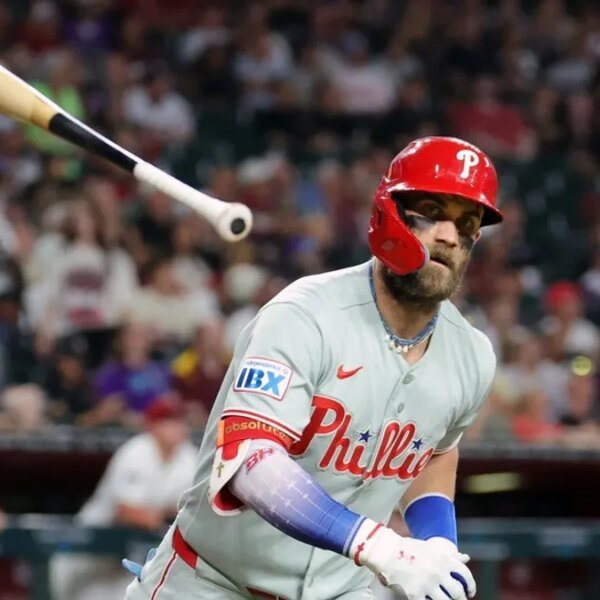 Phillies edge Diamondbacks, stay tied atop NL wild-card race