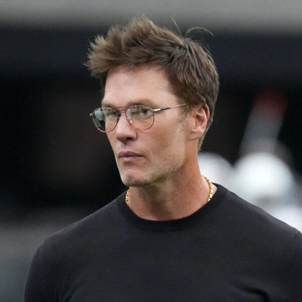 Antonio Brown compares Tom Brady to $500,000,000-worth TV host after NFL icon…