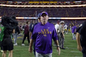“Even whilst unemployed he still has someone to blame”: NFL followers rip Brian Kelly over feedback on his debut as CBS colour commentator