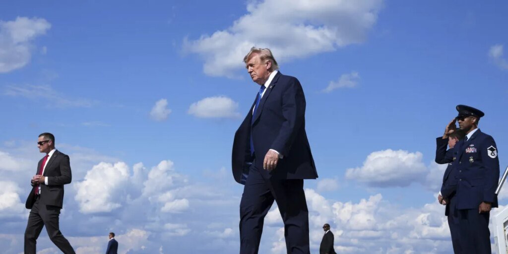 Trump’s approval ranking on the financial system sinks to only 32%, and even Republicans assist is dropping