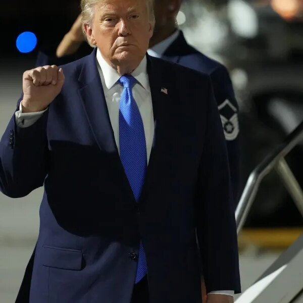 Trump claims — but once more — {that a} deal to reopen Hormuz is…