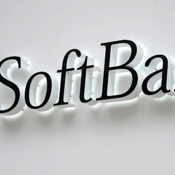 SoftBank earnings drop 18%, inventory falls 4% in Tokyo