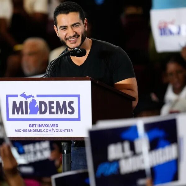 Michigan Democrats attempt to persuade voters they do not hate one another…