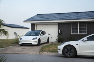 Tesla’s photo voltaic roof is useless. Here’s what went incorrect