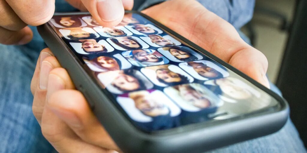 ‘Singles have become their own private investigators’: Daters are utilizing LinkedIn to display screen matches