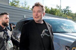 Elon Musk spends half his time speaking robots and AI on Tesla earnings calls