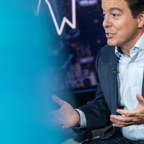 eBay CEO Jamie Iannone’s new playbook embraces AI instruments whereas blocking AI&hellip;