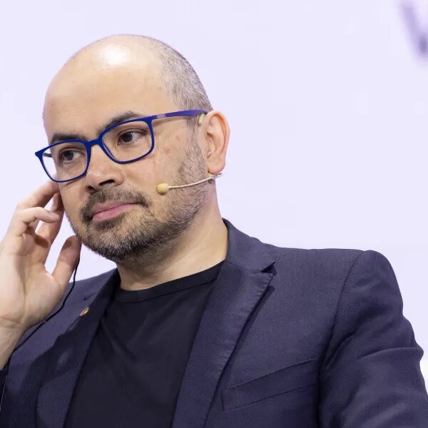 Behind the exit of DeepMind’s CEO: low morale, a expertise exodus, and&hellip;