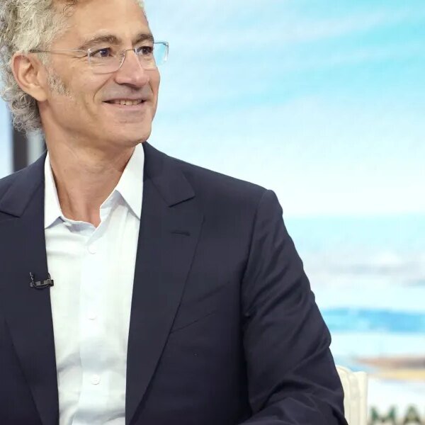 Palantir crushes earnings as AI demand sends income hovering 93% and prompts…