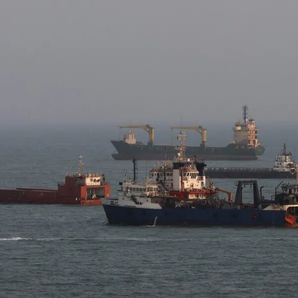 Iran, Oman dwelling in on Hormuz Strait deal as ship assaults mount
