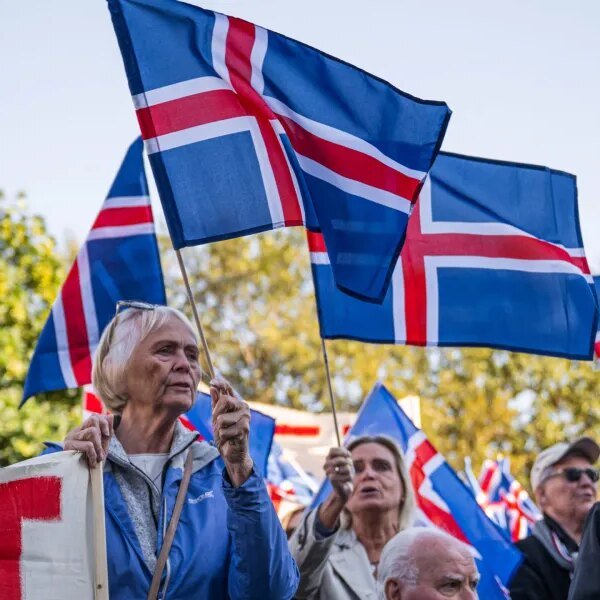 Voters in Iceland reject a proposal to restart talks to hitch the&hellip;