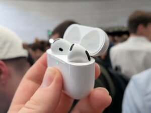 Apple’s new macOS replace reportedly incorporates a video of AirPods with a digital camera