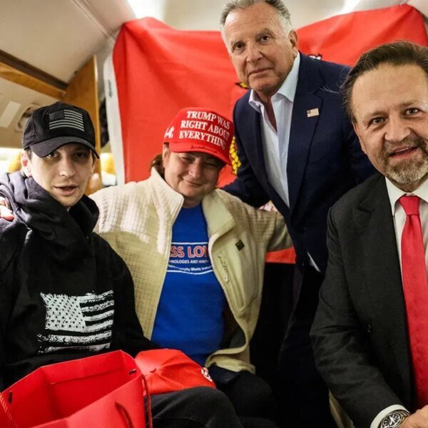 Video reveals Robert Gilman returning to US soil after launch from Russia