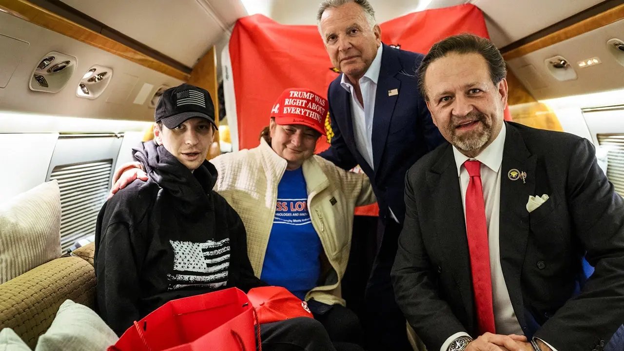 Video reveals Robert Gilman returning to US soil after launch from Russia