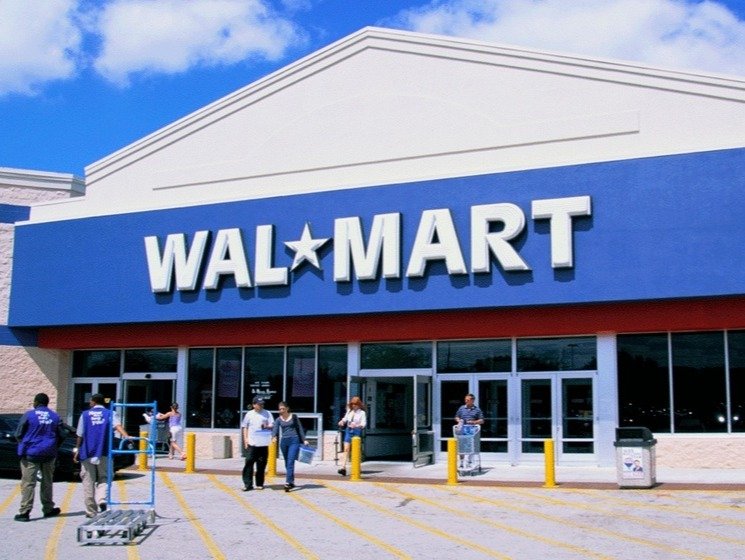 Walmart shares fall on sign that customers are pulling again on spending