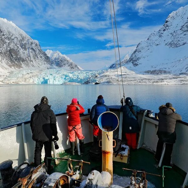 Norway boater’s brazen use of horn to wake sleeping polar bear results&hellip;
