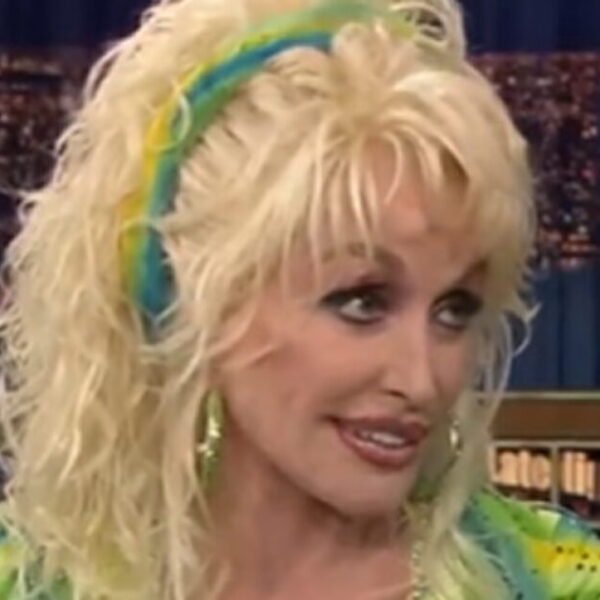 Watch Dolly Parton Tell the Story of How She Once Pulled a…
